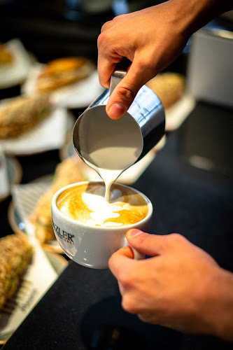 Opinii despre Cafe & Bäckerei Mauerer - Schillerstraße în München - Gastronomie und Hotellerie