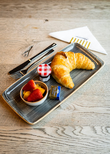 Opinii despre Cafe & Bäckerei Mauerer - Schillerstraße în München - Gastronomie und Hotellerie