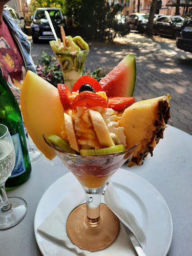 Opinii despre L'Angolo del Gelato Eiscafé GmbH în Berlin - Gastronomie und Hotellerie