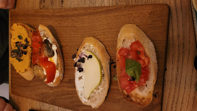 Comentarii opinii despre UTOPIA