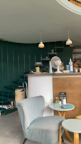 Café LIVRES - Gastronomie und Hotellerie