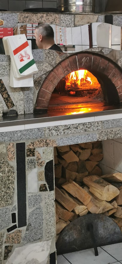 Holzfeuer Pizzeria Peppone 2