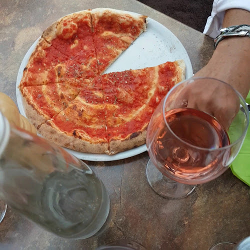 Opinii despre Piazza Castello - Pizzeria & Eisdiele Affing în Affing - Gastronomie und Hotellerie