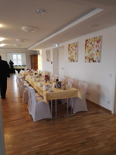 Villa am See - Klubhaus & Hafen - Gastronomie und Hotellerie