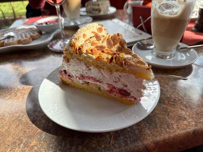 Opinii despre Café Altes Rauchhaus Padenstedt GmbH în Padenstedt - Gastronomie und Hotellerie