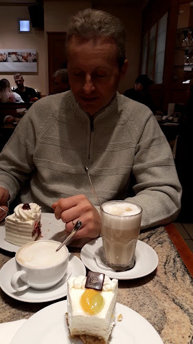 Opinii despre Cafe Riese Köln în Köln - Gastronomie und Hotellerie
