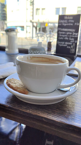 Opinii despre Café LIVRES în Essen - Gastronomie und Hotellerie