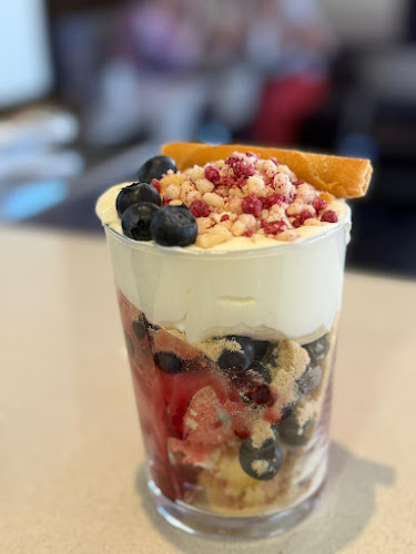 Opinii despre Eiscafé Dolomiti Augsburg Göggingen în Augsburg - Gastronomie und Hotellerie