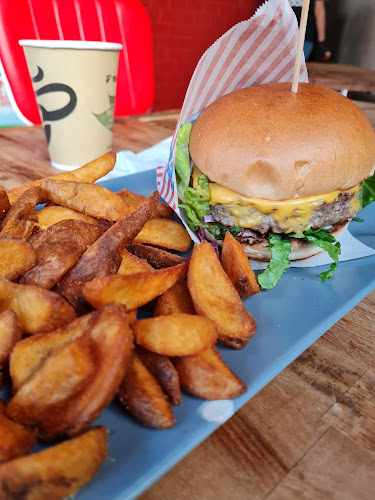 Auguste-Viktoria-Allee 18-20, 13403 Berlin