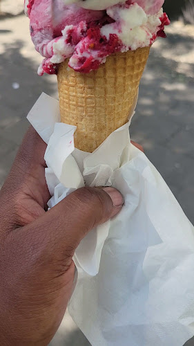 Opinii despre Eispatisserie Hokey Pokey Mitte în Berlin - Gastronomie und Hotellerie