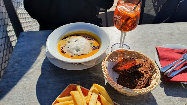 Villa am See - Klubhaus & Hafen