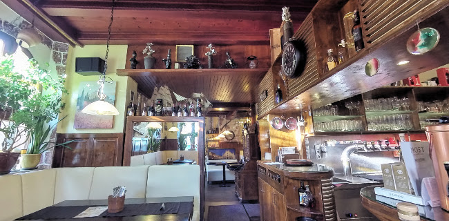 Rotes Schloß Pizzeria - Hof