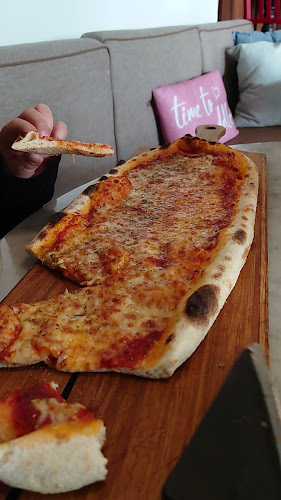 Piccanti, Cafe, Pizzeria, Bar Restaurant - Gastronomie und Hotellerie