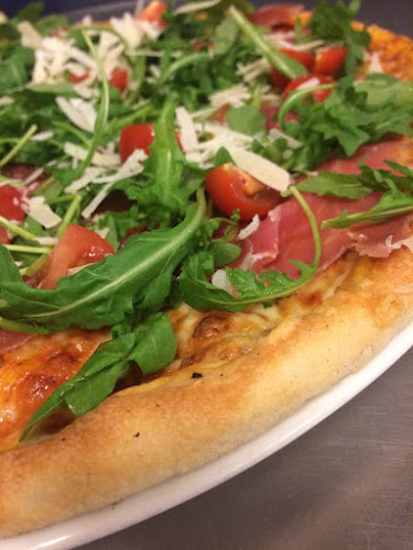 Opinii despre Pizzeria Heimservice La Bella Vita în Püttlingen - Gastronomie und Hotellerie