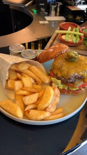 Opinii despre Roomers Bar în Frankfurt am Main - Gastronomie und Hotellerie