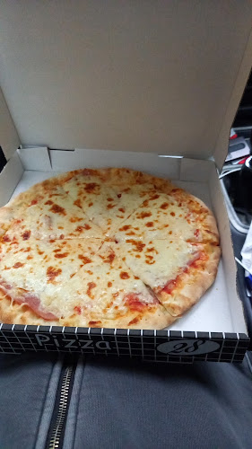 Opinii despre Pizzeria Peppé & Kebabhaus în Einbeck - Gastronomie und Hotellerie