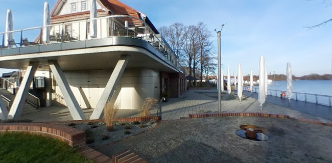 Villa am See - Klubhaus & Hafen