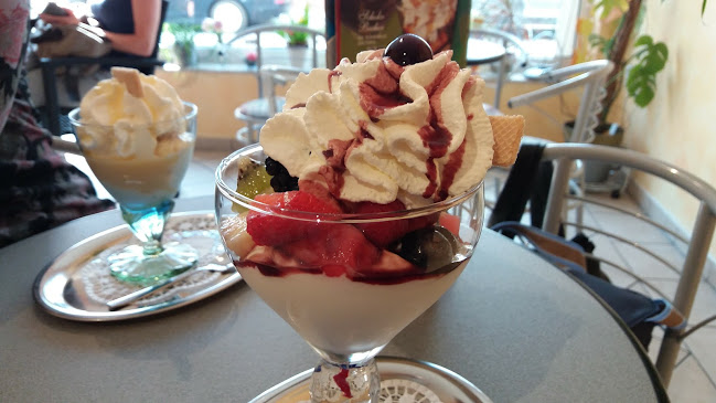 Opinii despre Eiscafé Tiramisu în Neuss - Gastronomie und Hotellerie