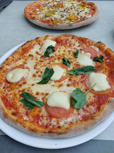 Opinii despre Pizzeria Ristorante Rossini în Schwandorf - Gastronomie und Hotellerie