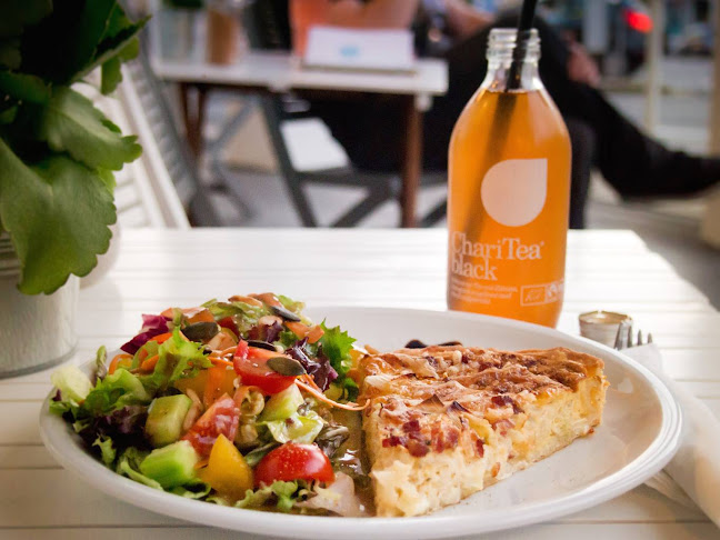 Café LIVRES - Gastronomie und Hotellerie