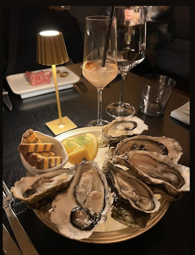 Opinii despre [m]eatery restaurant & botanist bar Hamburg în Hamburg - Gastronomie und Hotellerie