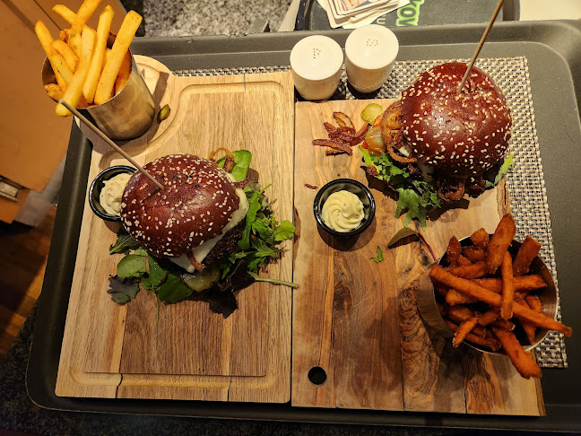 Arts Bar & Restaurant - Gastronomie und Hotellerie