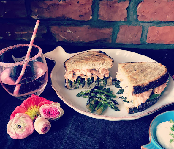 Opinii despre Café Einfach Rosa în Rosengarten - Gastronomie und Hotellerie