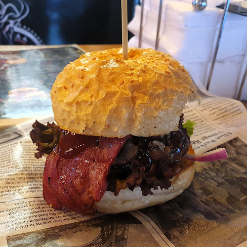 Comentarii opinii despre Friend's Burger Saloon