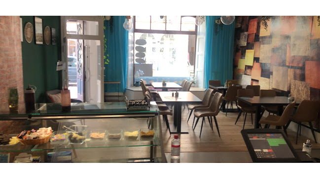 Café & Restaurant bei Moji