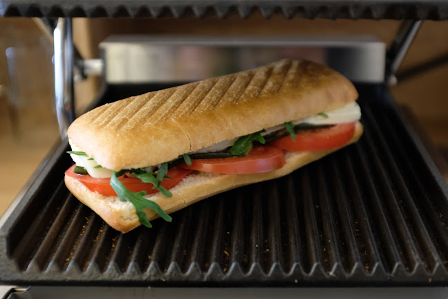 Comentarii opinii despre PICCOLA PAUSA - caffè panini aperitivi