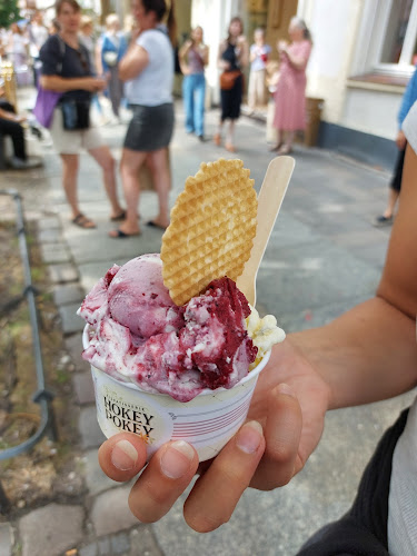 Opinii despre Eispatisserie Hokey Pokey Mitte în Berlin - Gastronomie und Hotellerie