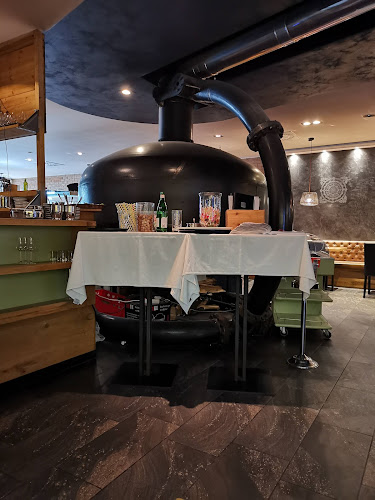 Opinii despre La Ruota -Restaurant - Holzofenpizzeria în München - Gastronomie und Hotellerie