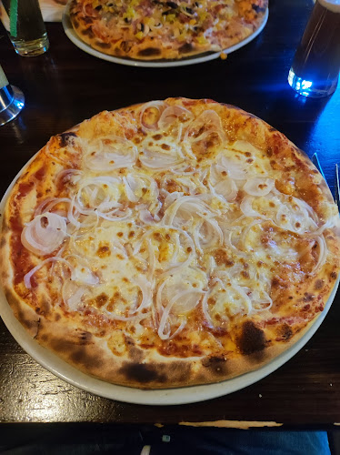 Opinii despre Rotes Schloß Pizzeria în Hof - Gastronomie und Hotellerie