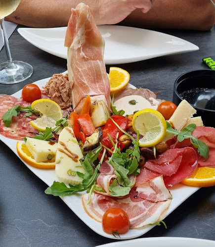 Opinii despre Pizzeria Trattoria La Grotta în Aschersleben - Gastronomie und Hotellerie