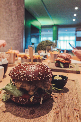 Comentarii opinii despre Arts Bar & Restaurant