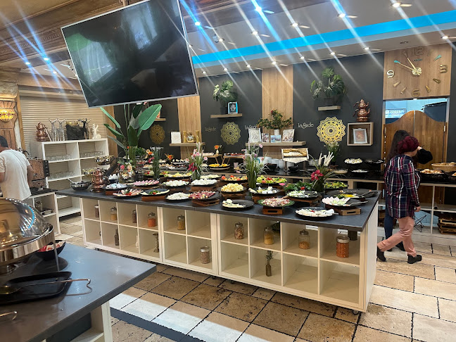 La Sude Cafe & Restaurant