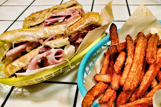 Comentarii opinii despre Die Halle