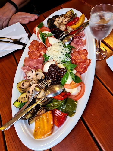 Trattoria Pizzeria "Punto e Virgola" - Berlin