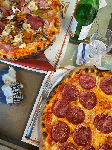 Comentarii opinii despre La Commedia Pizzeria Restaurant