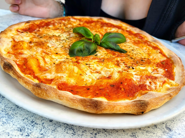 Pizzeria Mama Mia - Gastronomie und Hotellerie