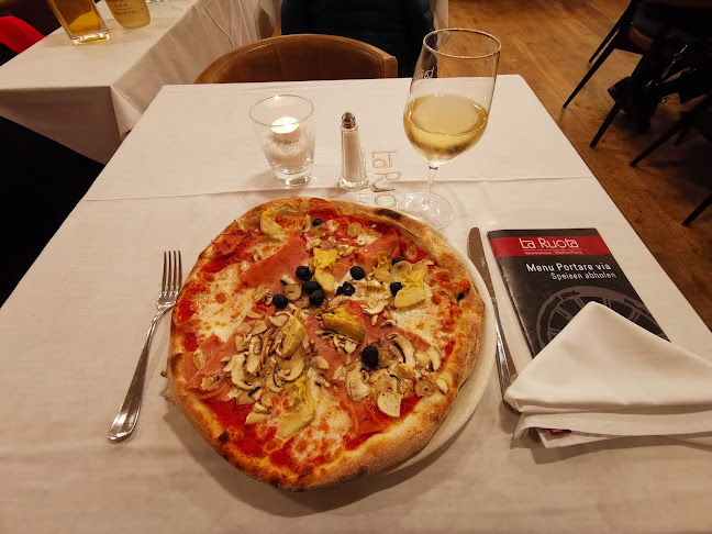 Opinii despre La Ruota -Restaurant - Holzofenpizzeria în München - Gastronomie und Hotellerie