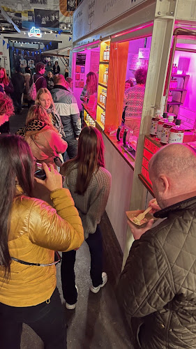 Mondhuegel Bar Markthalle Neun - Gastronomie und Hotellerie