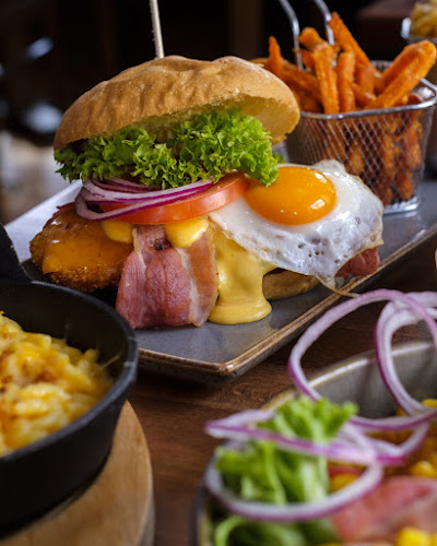 M.O.C. Bar & Restaurant - Gastronomie und Hotellerie