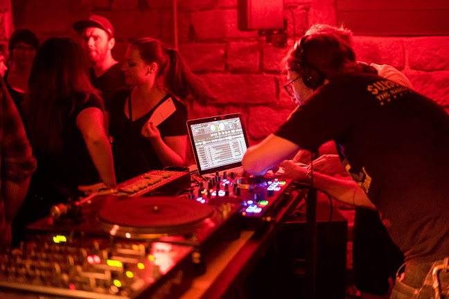 Comentarii opinii despre HORST Vier Vogel Bar