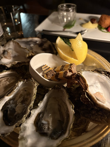 [m]eatery restaurant & botanist bar Hamburg