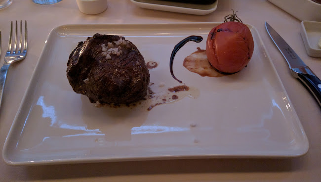 [m]eatery restaurant & botanist bar Hamburg - Gastronomie und Hotellerie