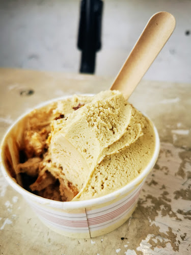 Opinii despre Eispatisserie Hokey Pokey Mitte în Berlin - Gastronomie und Hotellerie