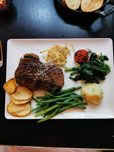 [m]eatery restaurant & botanist bar Hamburg - Gastronomie und Hotellerie