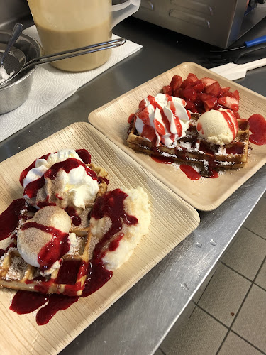 Eisverliebt by Eiscafe am Rheinturm - Gastronomie und Hotellerie