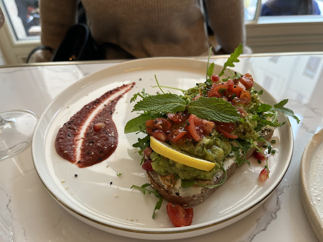 Adam-Kuckhoff-Straße 30, 06108 Halle (Saale)